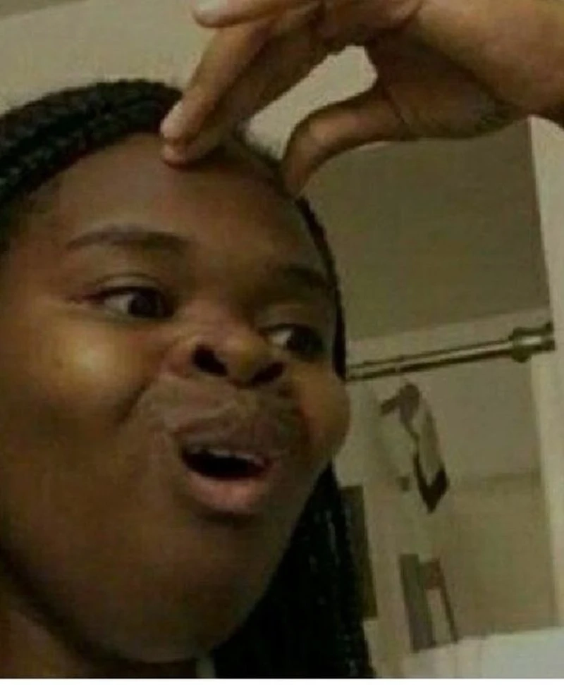 Chị da đen tóc ngắn meme gây ấn tượng mạnh với sự hài hước và dễ thương.