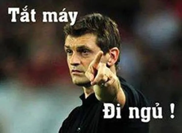 Ảnh meme mới ngủ dậy thể hiện sự ngái ngủ đáng yêu và hài hước.