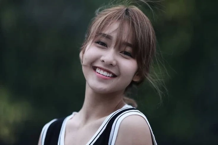 Một chút lãng mạn và buồn bã trong avatar cô gái buồn khiến mọi người phải suy nghĩ.