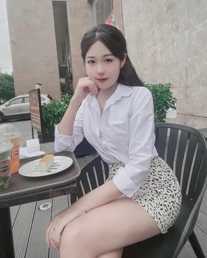 Những khoảnh khắc đẹp khó quên qua ảnh gái xinh bikini cuốn hút.