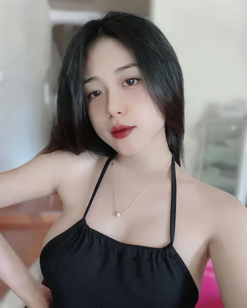 Sự quyến rũ, duyên dáng của những cô gái mặc bikini làm say đắm lòng người.