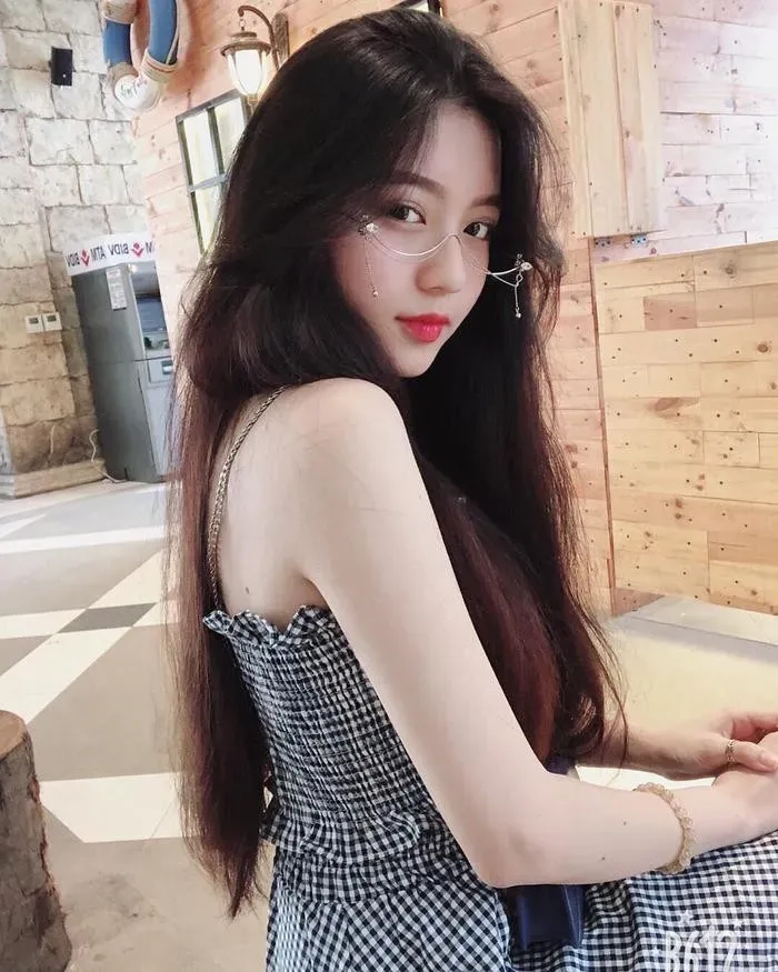 Gái xinh Instagram thu hút với vẻ đẹp ngọt ngào, cuốn hút.