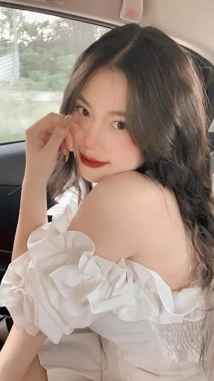 Khám phá Instagram gái xinh với những khoảnh khắc đẹp tự nhiên.