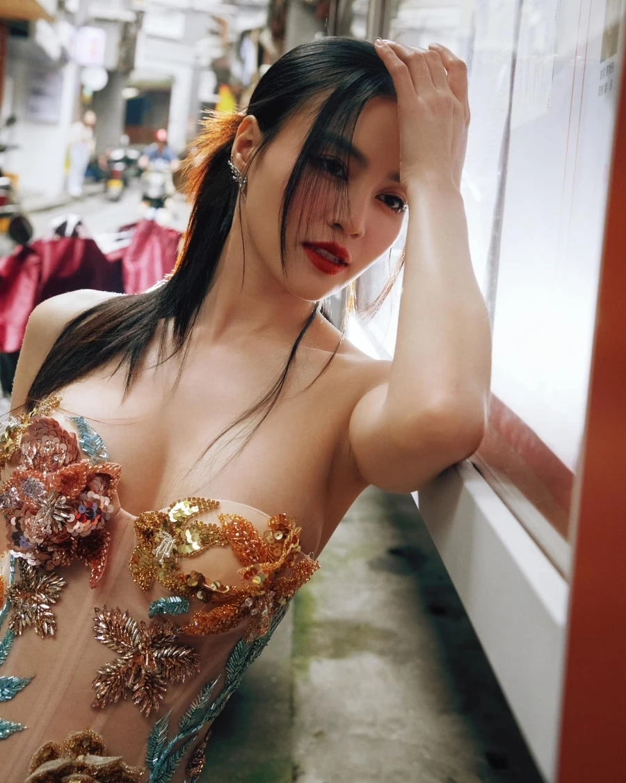 Khoảnh khắc tỏa sáng khi lan ngọc diện bikini.