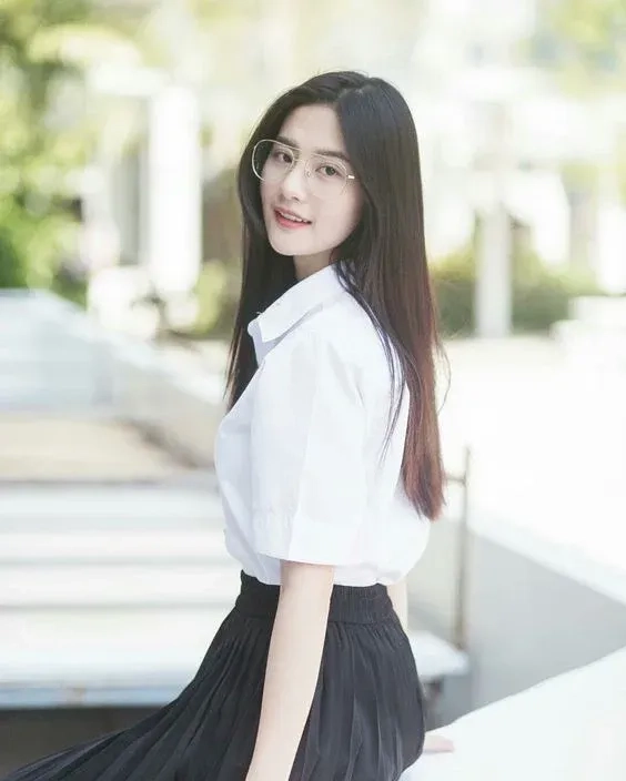 Hình nền cô gái đẹp anime mang đến vẻ đẹp tuyệt vời và thu hút cho màn hình của bạn.