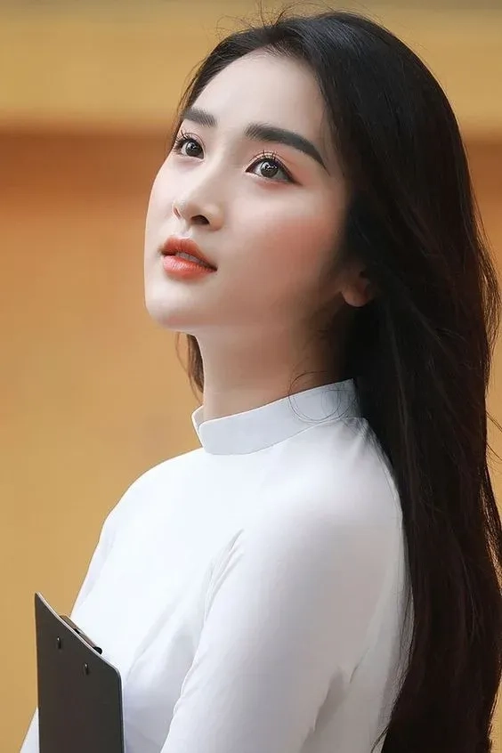 Hình nền gái cute làm cho điện thoại của bạn thêm phần đáng yêu và thu hút.