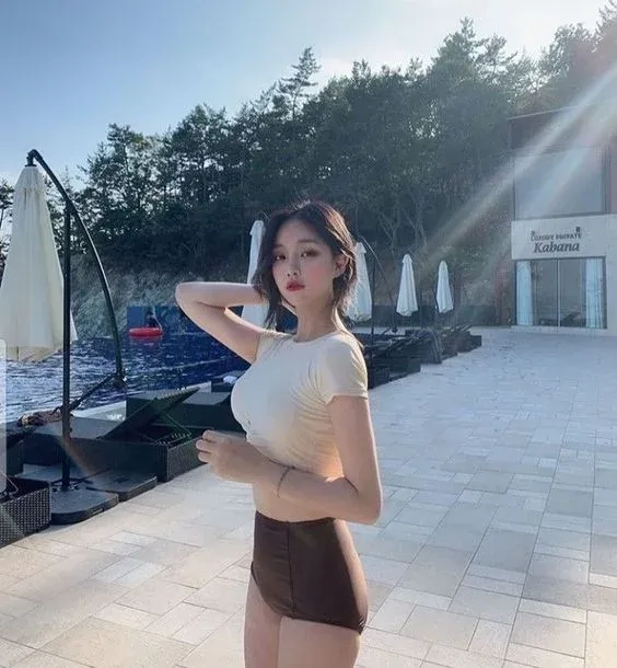 Hình nền điện thoại cô gái cute mang đến phong cách ngọt ngào và dễ thương.