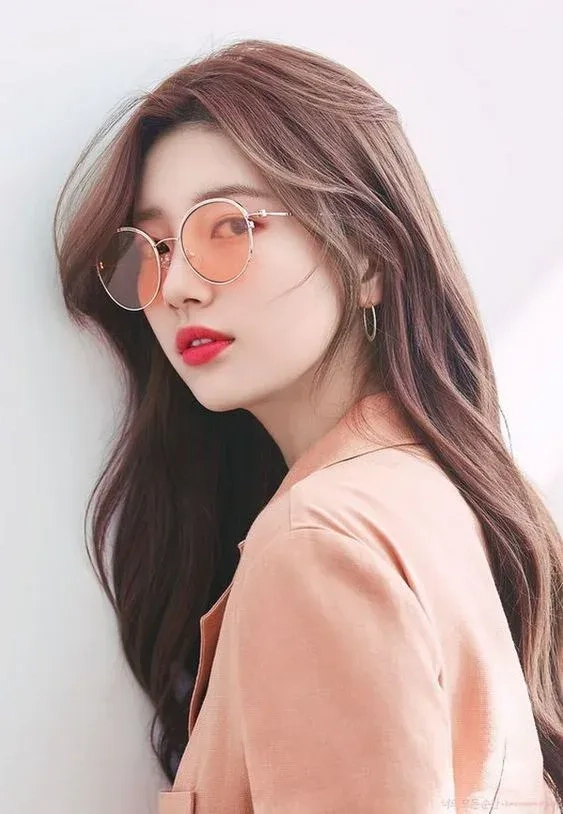Hình nền con gái cute giúp bạn thể hiện sự đáng yêu và dễ thương trên màn hình.