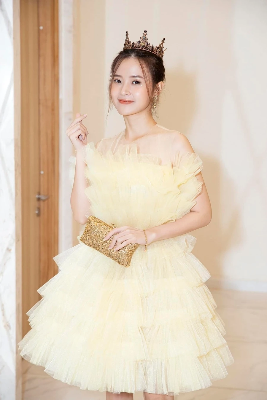 Midu là ai? Cô ấy là nghệ sĩ tài năng và đa phong cách.