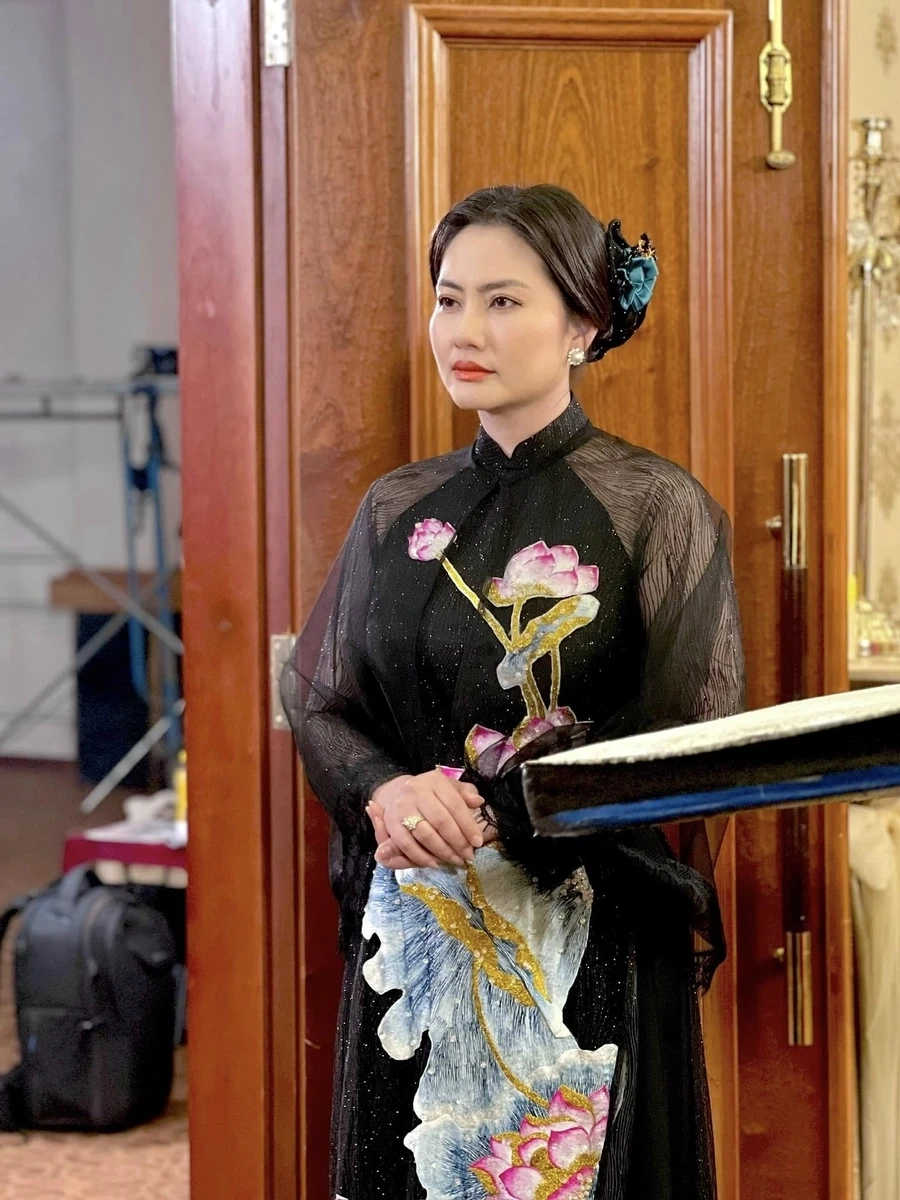 Khám phá hành trình trong tiểu sử ngoc lan.