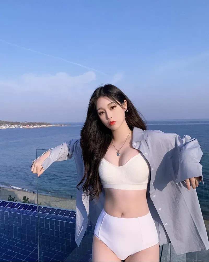 Gái mặc đồ bikini mang lại cảm giác tươi mới và gợi cảm.