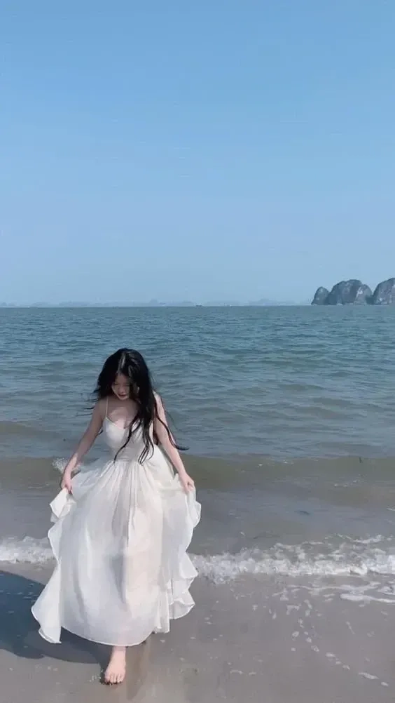 Nét đẹp trầm lắng, dịu dàng của cô gái hay buồn đầy cuốn hút.