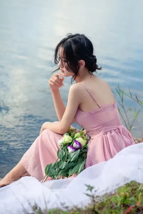 Nét đẹp buồn bã, tinh tế trong hình buồn con gái đầy cảm xúc.