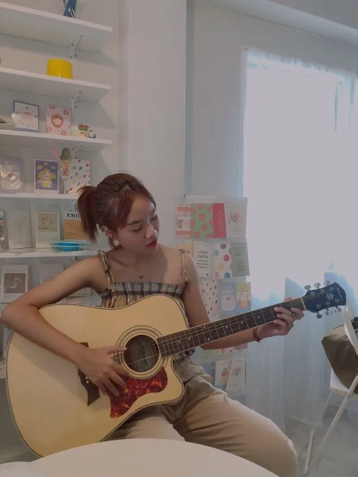 Cách chơi guitar cơ bản giúp bạn làm quen nhanh chóng.