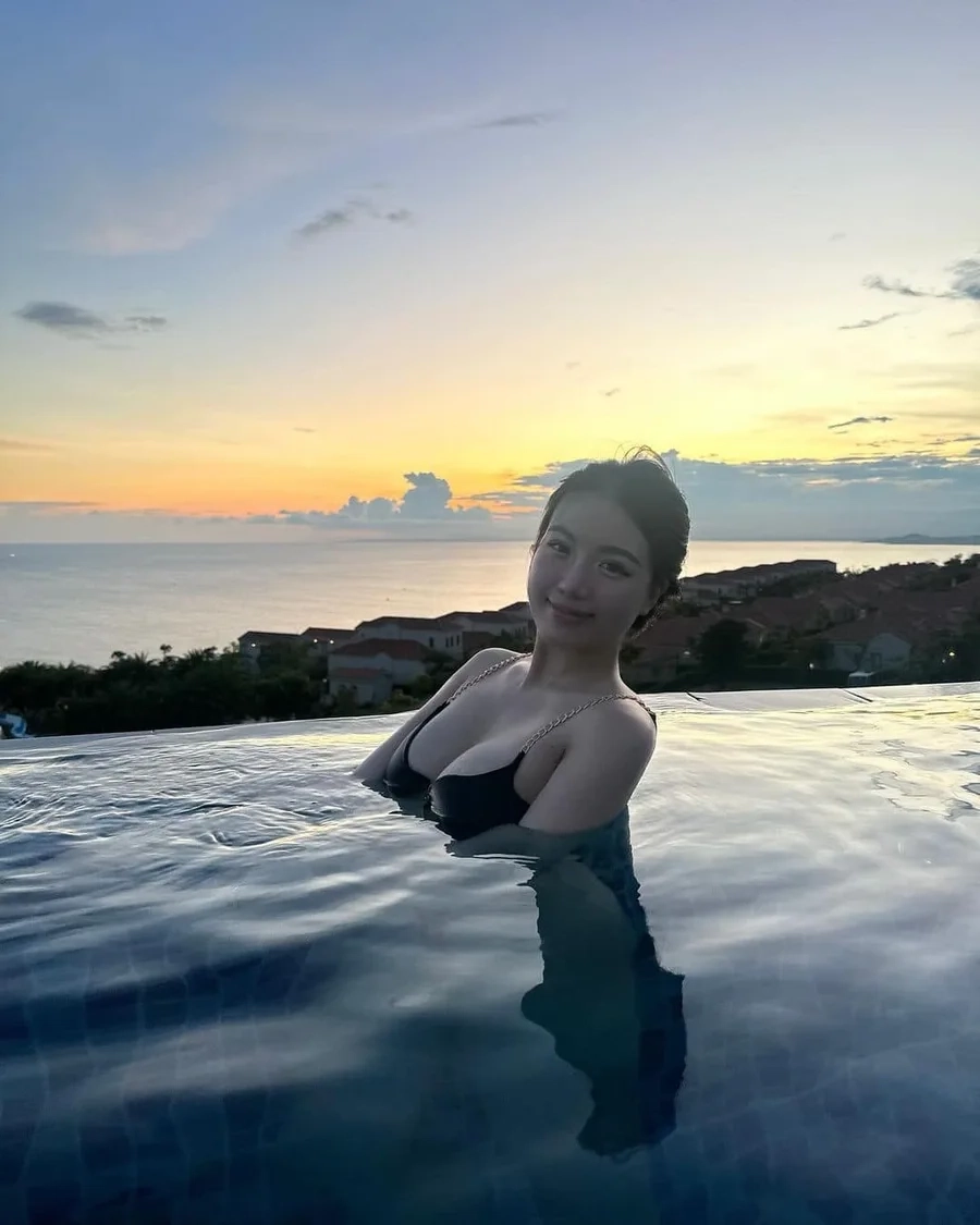 Gái xinh nhảy trên tiktok thu hút sự chú ý với phong cách năng động và vui tươi.