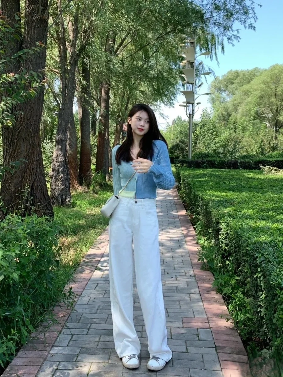 Gái xinh dáng đẹp làm say đắm người nhìn với thân hình cân đối, gợi cảm.