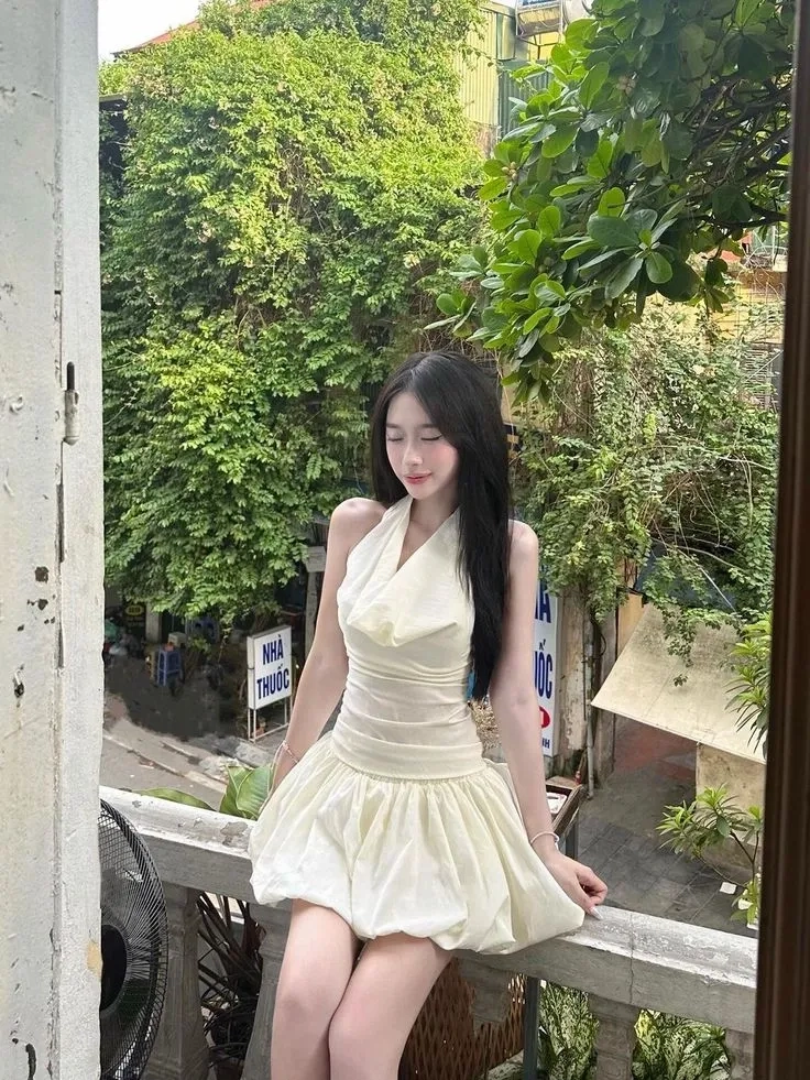 Gái xinh mặc váy trắng dịu dàng, thu hút mọi ánh nhìn trong mọi khoảnh khắc.