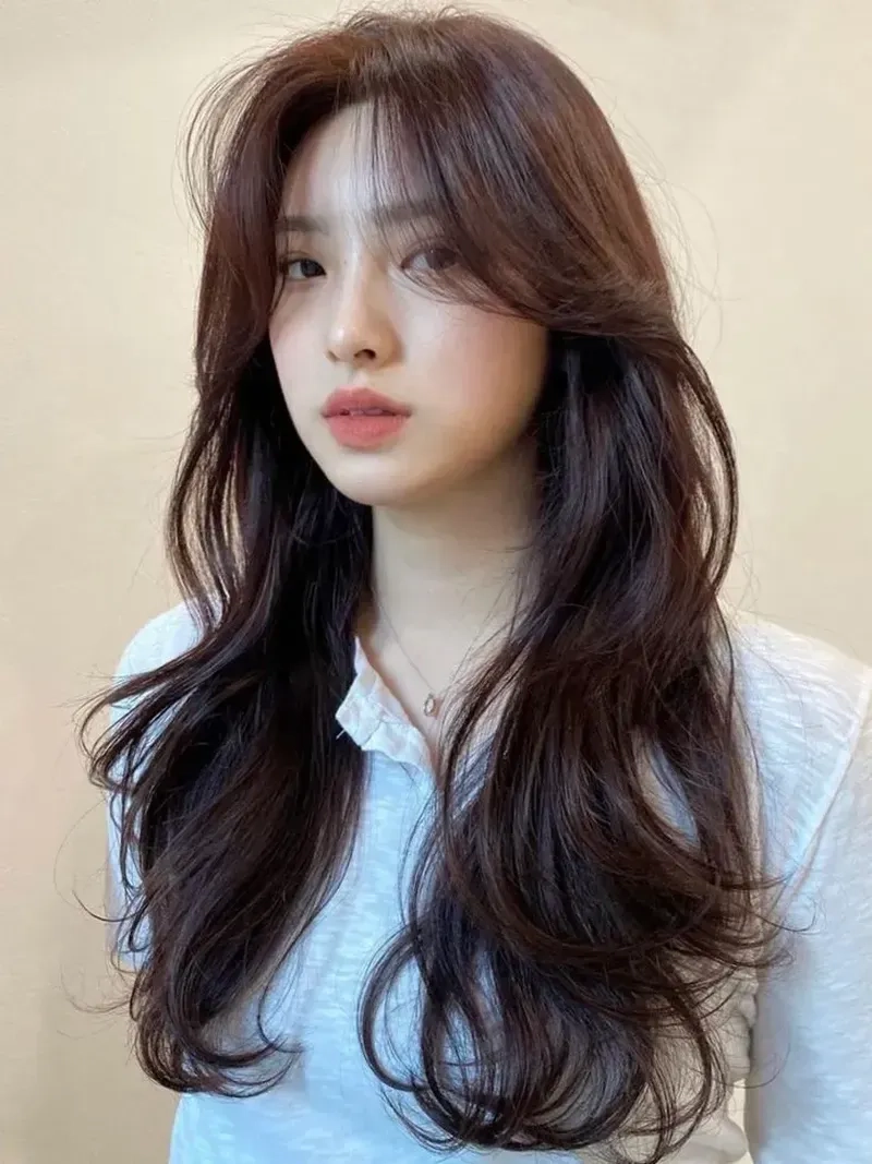 Con gái tóc dài đẹp luôn thu hút mọi ánh nhìn với vẻ đẹp nhẹ nhàng, quyến rũ.