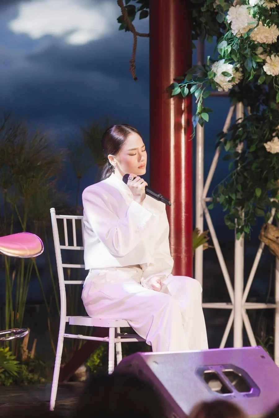 Những khoảnh khắc thú vị trong miu lê livestream.