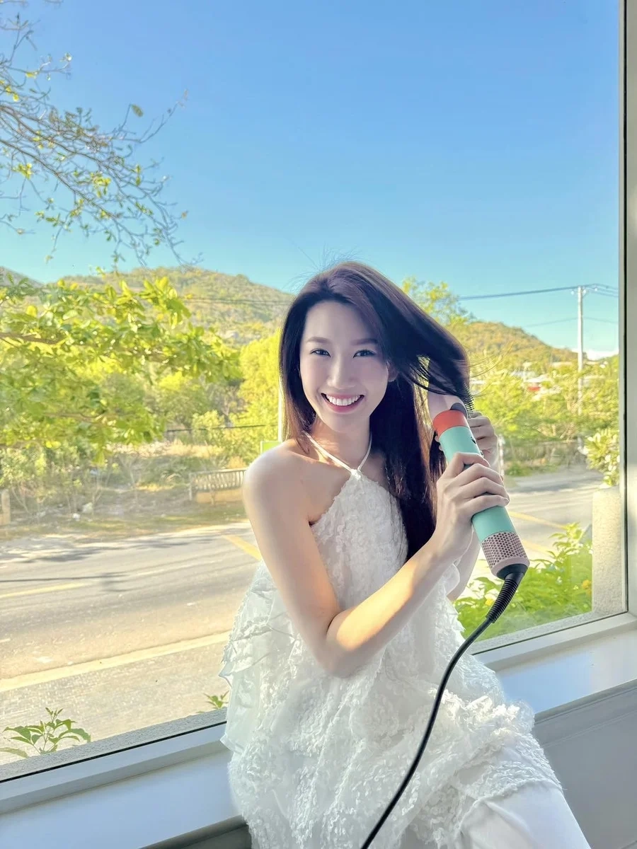 Thần thái chuyên nghiệp của người mẫu thúy ngân.