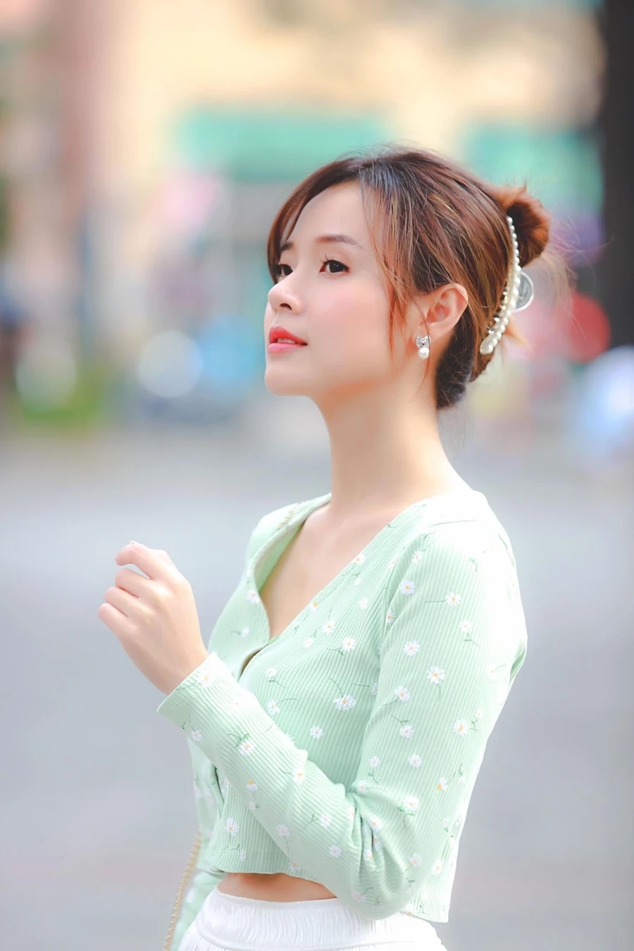 Hình ảnh midu 2021 toát lên vẻ đẹp trẻ trung, hiện đại.