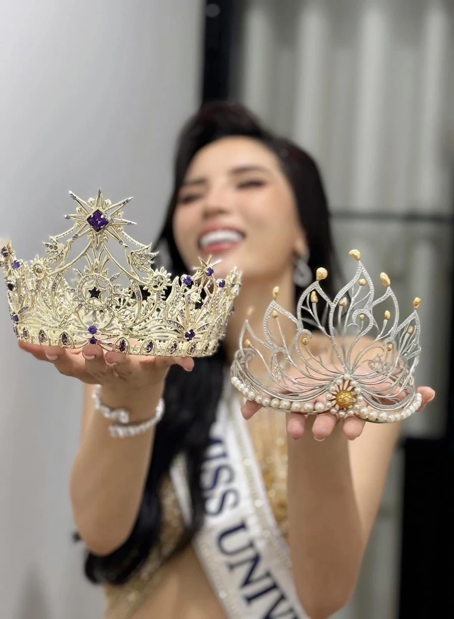 Cao kỳ duyên hoa hậu luôn rạng rỡ trong mọi sự kiện lớn nhỏ.