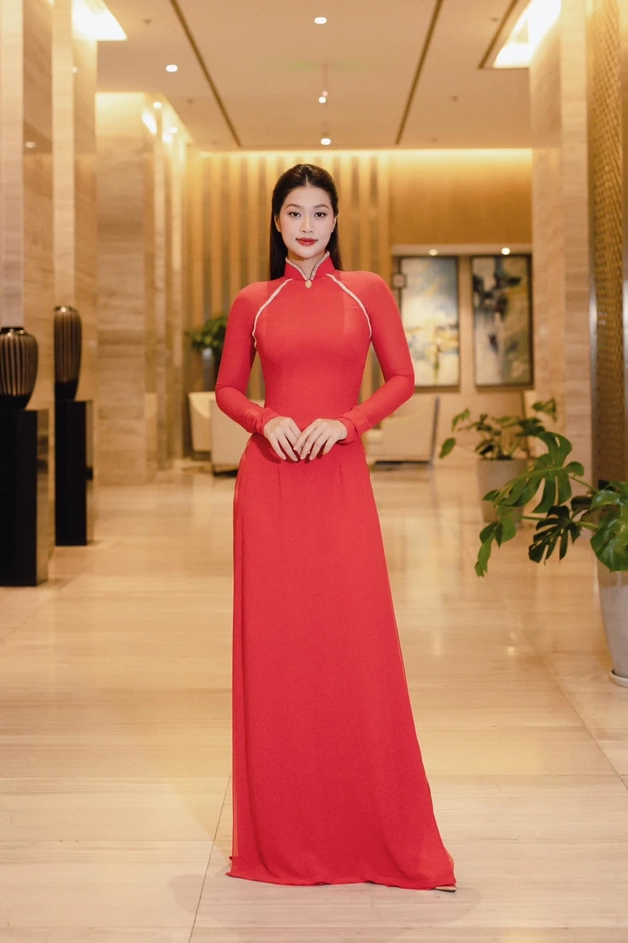 Hoa hậu thiên ân bikini khoe trọn vẻ đẹp hình thể hoàn hảo.