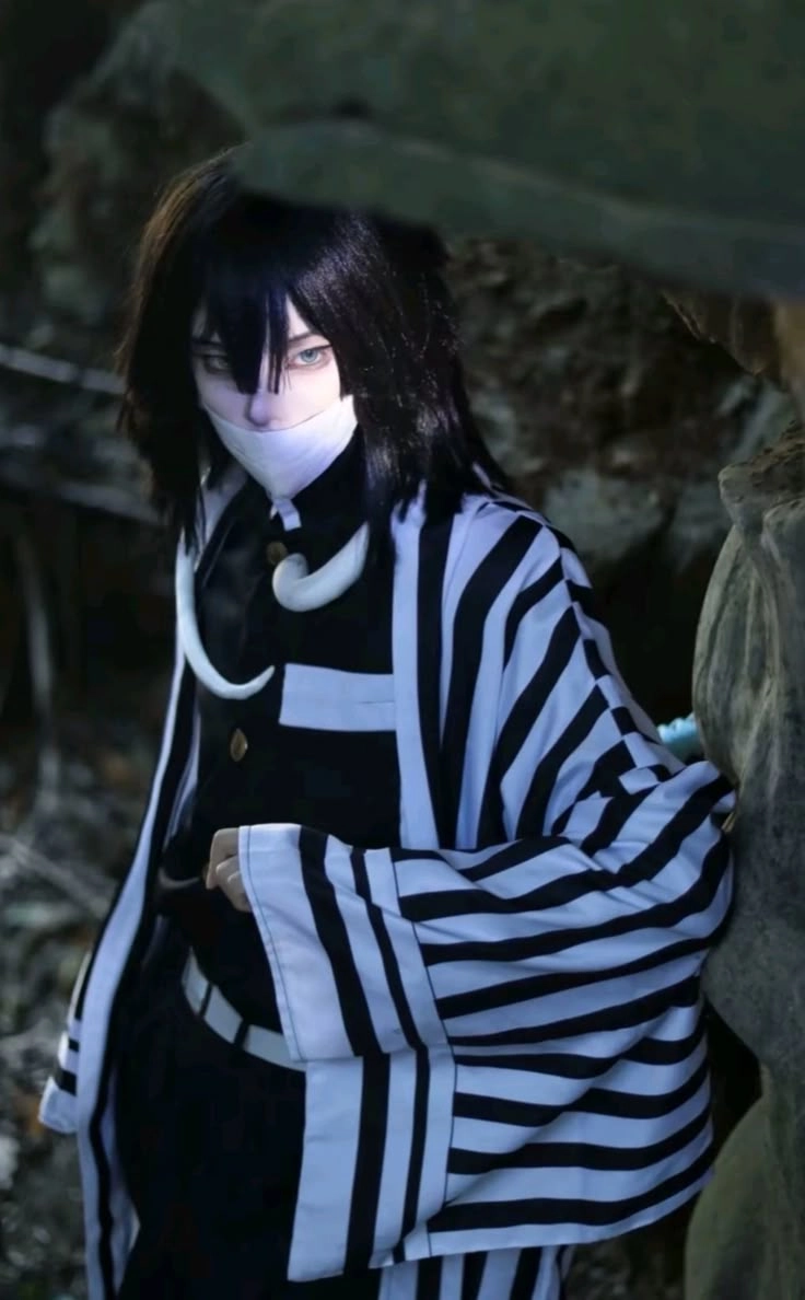 Obanai Iguro Cosplay phong cách lạnh lùng của Xà Trụ tái hiện hoàn hảo
