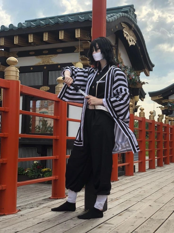 Obanai Snake Cosplay điểm nhấn là chú rắn Kaburamaru chân thực