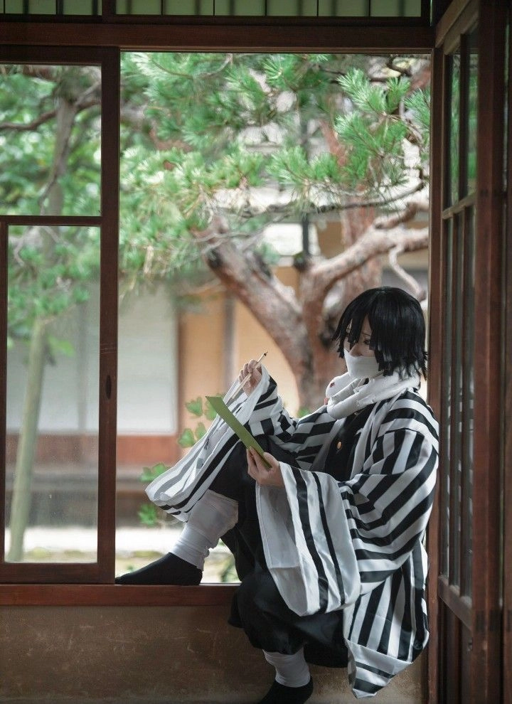 Ảnh Obanai Cosplay màn hóa thân đỉnh cao của fan Demon Slayer