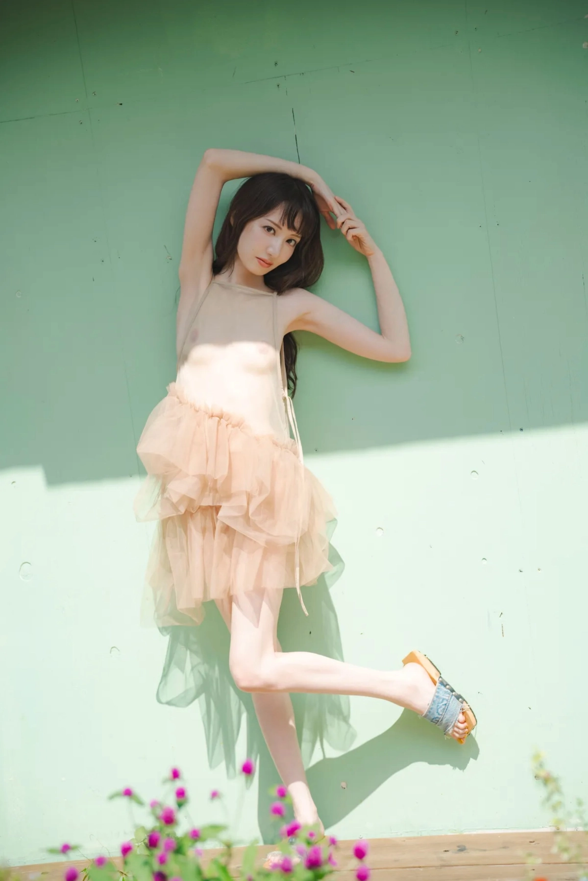 Karen Ishida hở vú sexy nóng bỏng cuốn hút áo trễ sâu núm hồng lòi ra muốn liếm màn hình