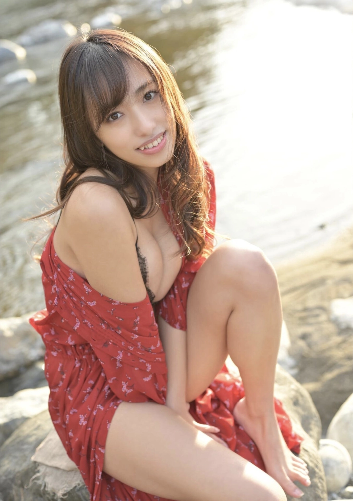 Mizuki Takanashi khoe vú sexy nóng bỏng cuốn hút kéo áo núm hồng cương làm anh cứng ngắc tức thì