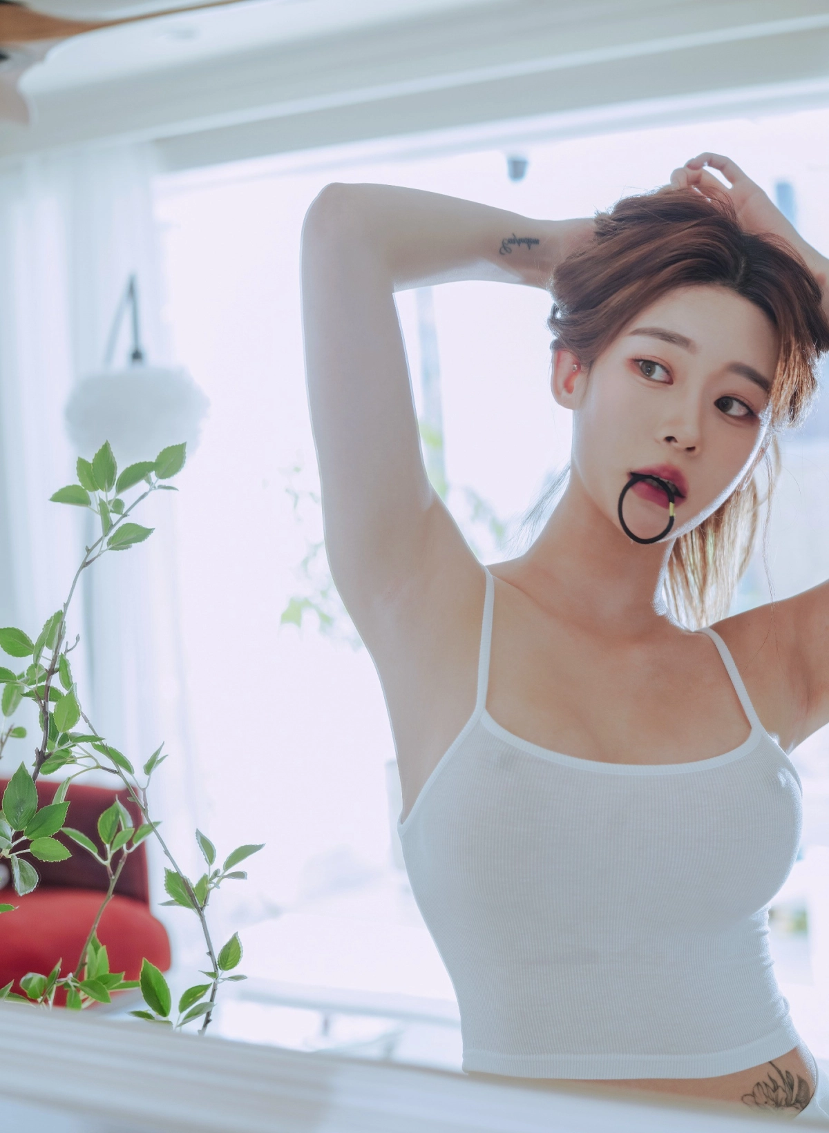 Rahee tự bóp vú sexy nóng bỏng cuốn hút tay lút cán vú đỏ mão rên vang khắp phòng