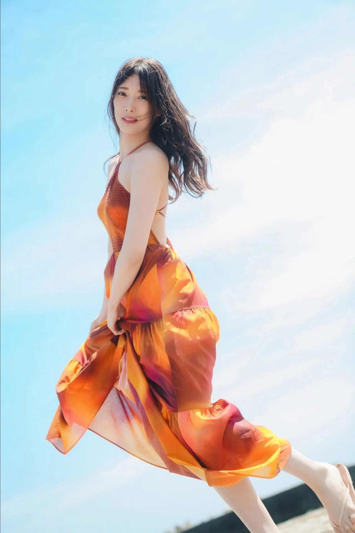 Saki Akai khoe vú sexy nóng bỏng cuốn hút kéo áo núm hồng cương làm anh cứng ngắc tức thì