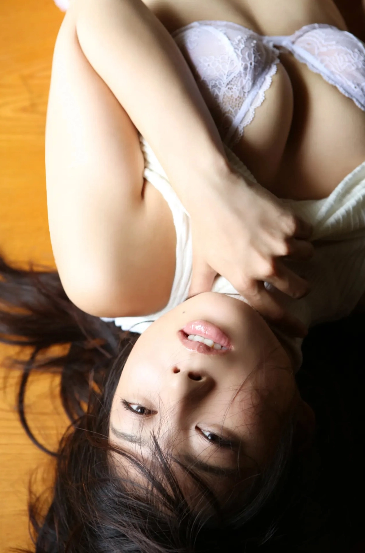 Sato Yume sex vú khủng sexy nóng bỏng cuốn hút titjob kẹp cặc bắn trắng khe ngực sâu hoắm