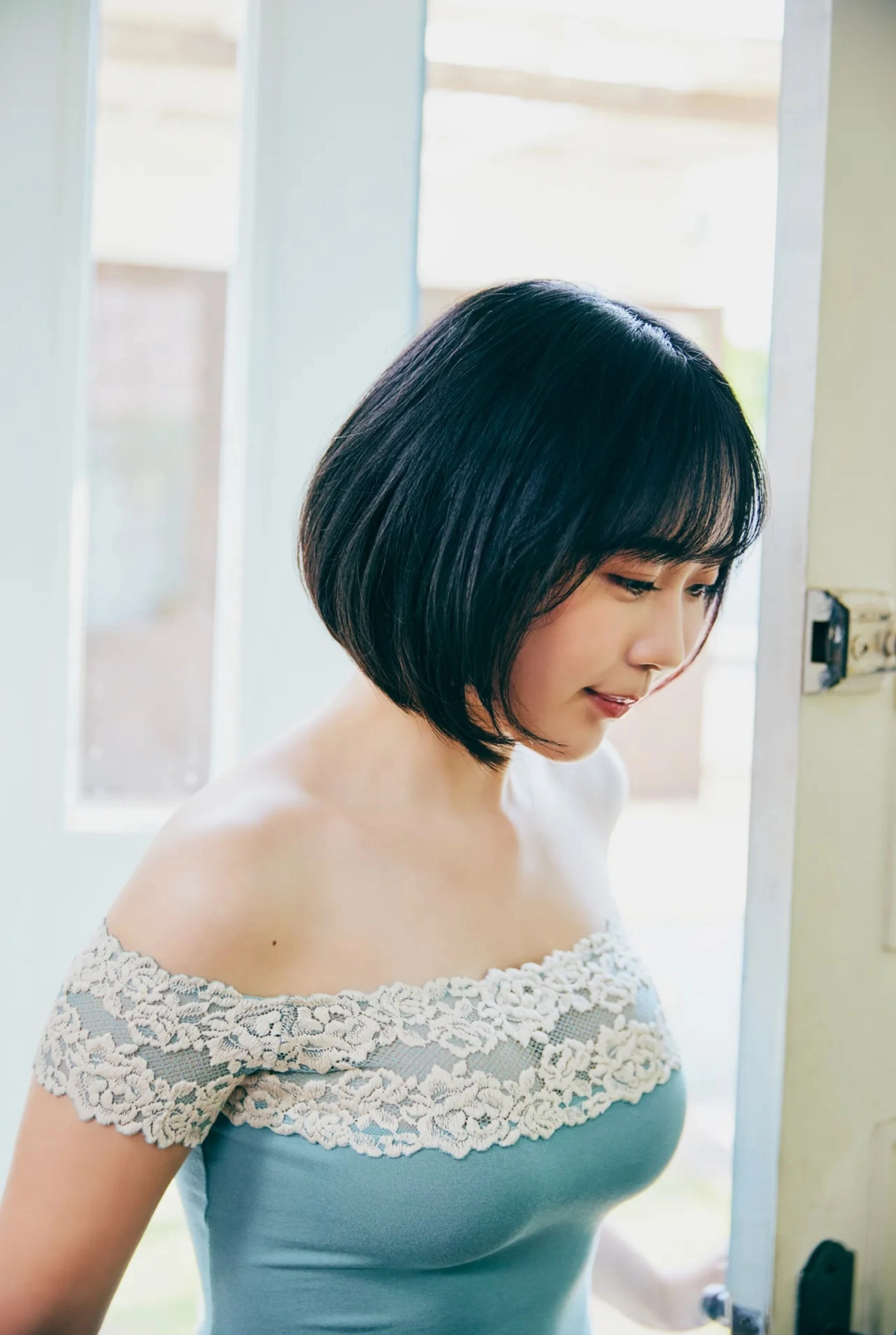 Snow at night hở vú sexy nóng bỏng cuốn hút áo trễ núm hồng lòi ra muốn mút đến sưng môi