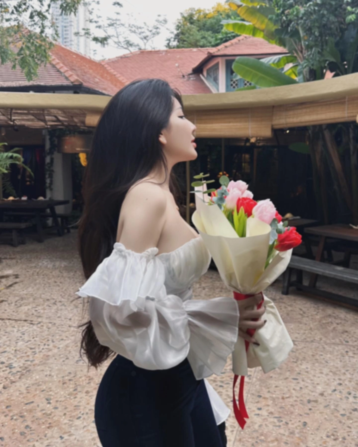 Ảnh gái vú to đít bự cong vút siêu kích thích