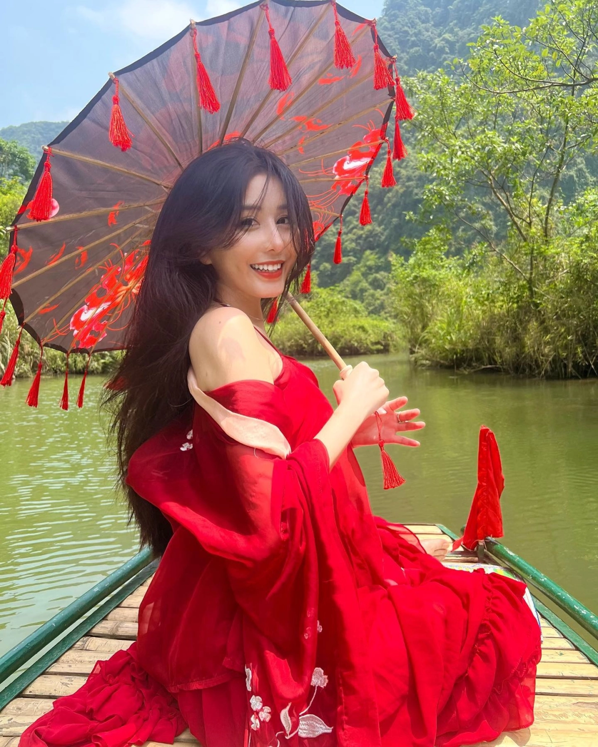 Xem vú gái xinh mịn màng nóng bỏng mê hoặc