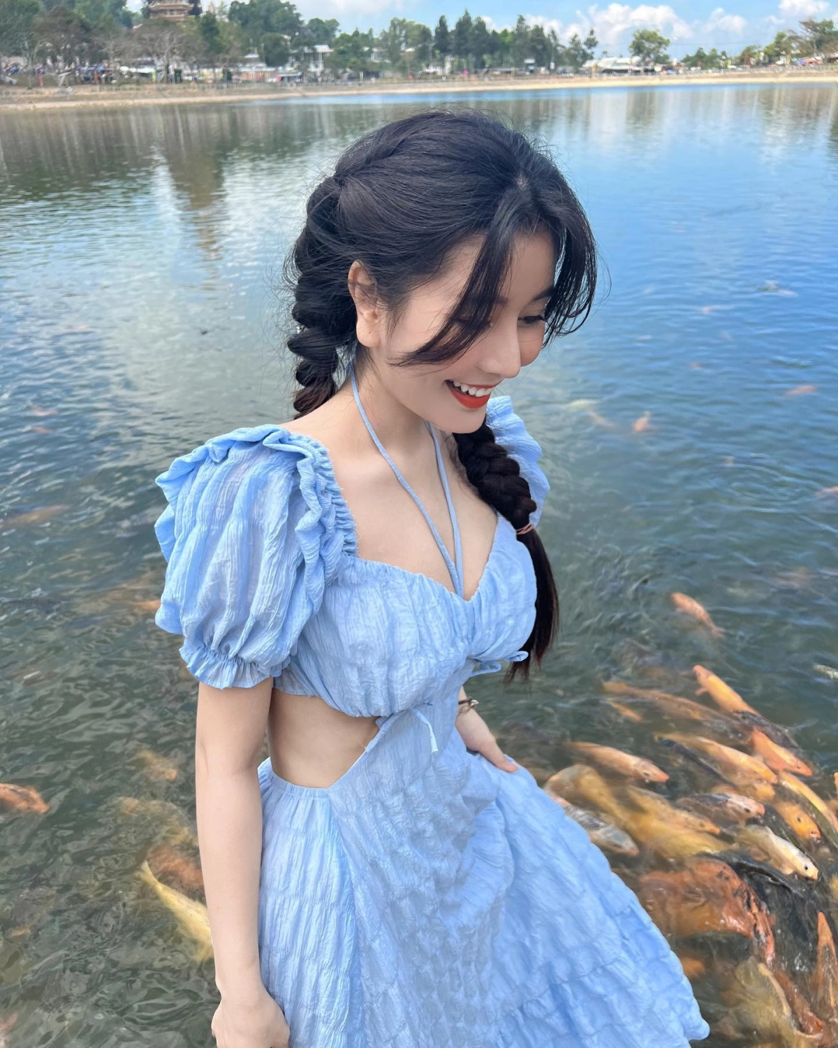 Mút vú gái xinh ngọt ngào nóng bỏng cuốn hút