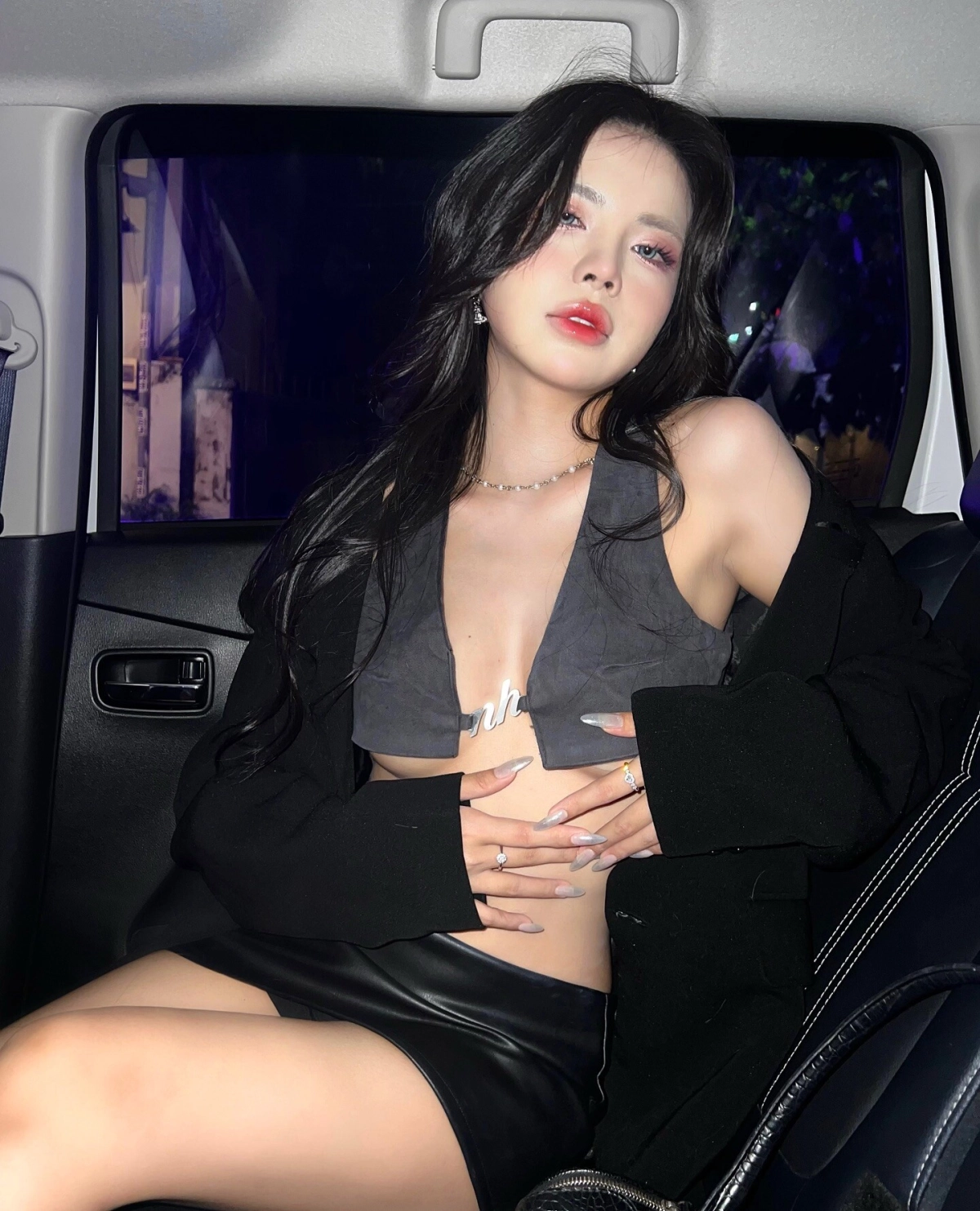 Gái xinh vú siêu to bốc lửa dục vọng mê hoặc