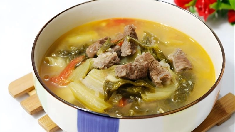 Canh bò nấu dưa chua giải nhiệt ngày nắng nóng