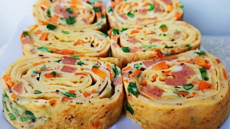 Trứng cuộn rau củ sắc màu tiếp thêm năng lượng